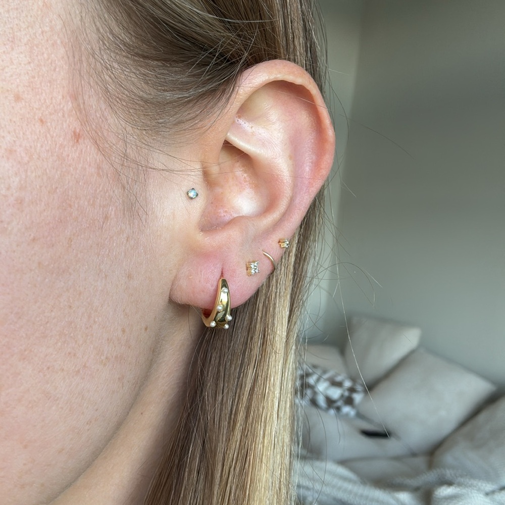 Gold plated stainless steel and pearl hoops huggie hoop earrings